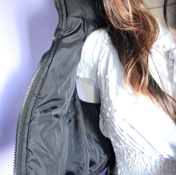 Cropped Puffer Vest Zip Up Stand High Collar Black Lightweight L Juniors - Picture 4 of 6